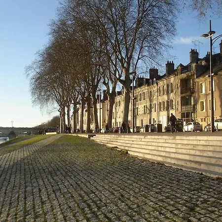 Appart Gite Les Oiseaux- Face Loire Quai Du Chatelet Orléans Extérieur photo